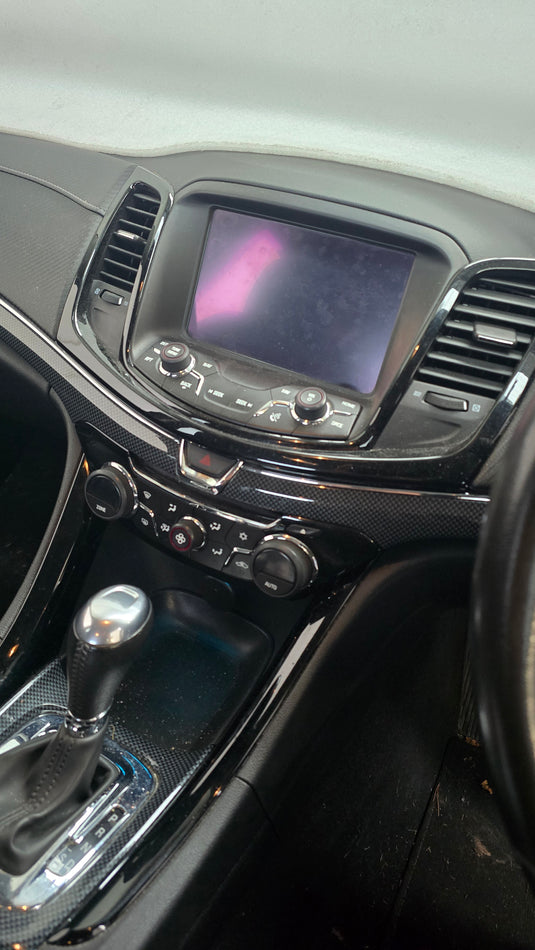 HOLDEN COMMODORE VF WIRELESS APPLE CARPLAY/ Android Auto Screen Upgrade Kit Retains Factory functions